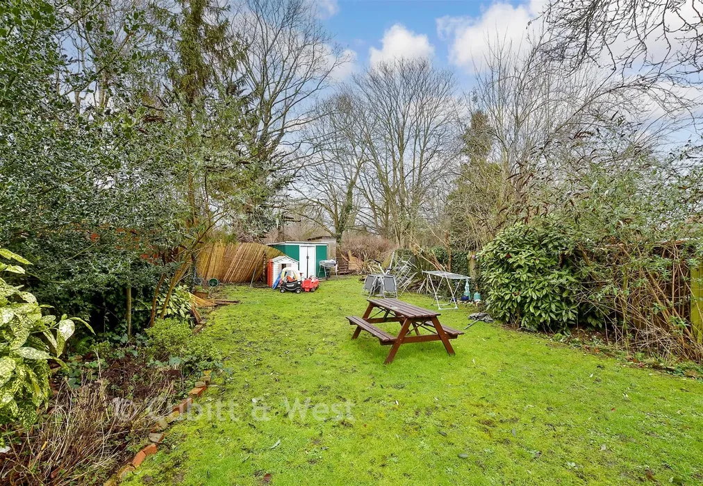 Communal Gardens - Blenheim Crescent, South Croydon, Surrey - Wards of Kent