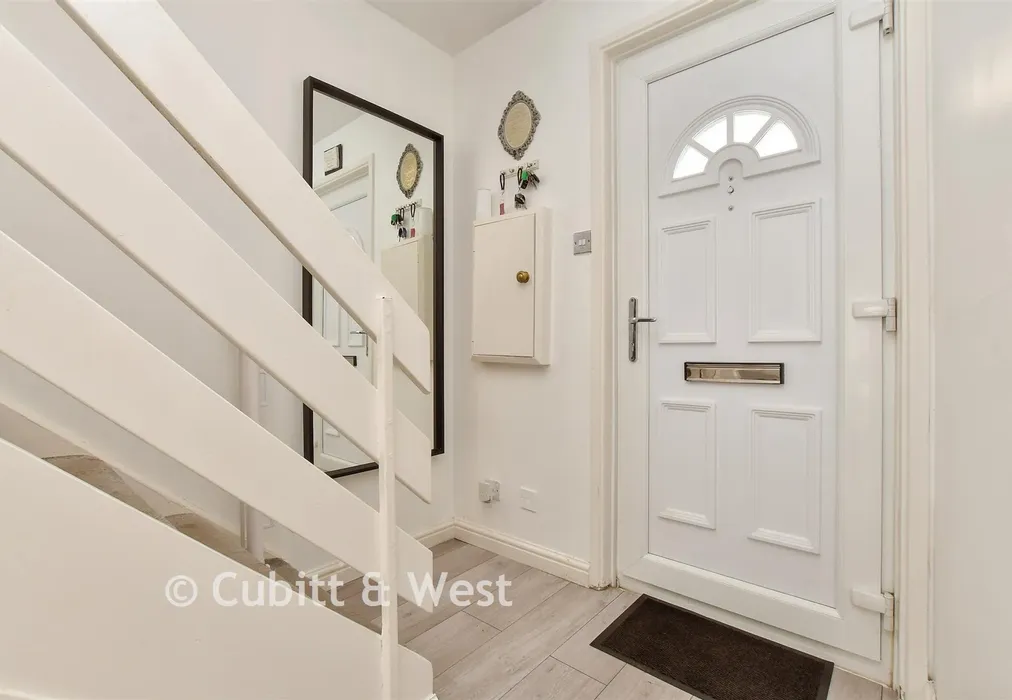 Entrance Hall - Clouston Close, Wallington, Surrey - Wards of Kent