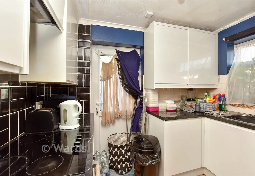 Kitchen - Coombe Drive, Sittingbourne, Kent - Wards of Kent