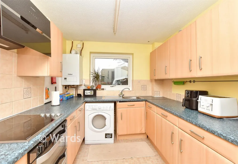 Kitchen - Edyngham Close, Kemsley, Sittingbourne, Kent - Wards of Kent