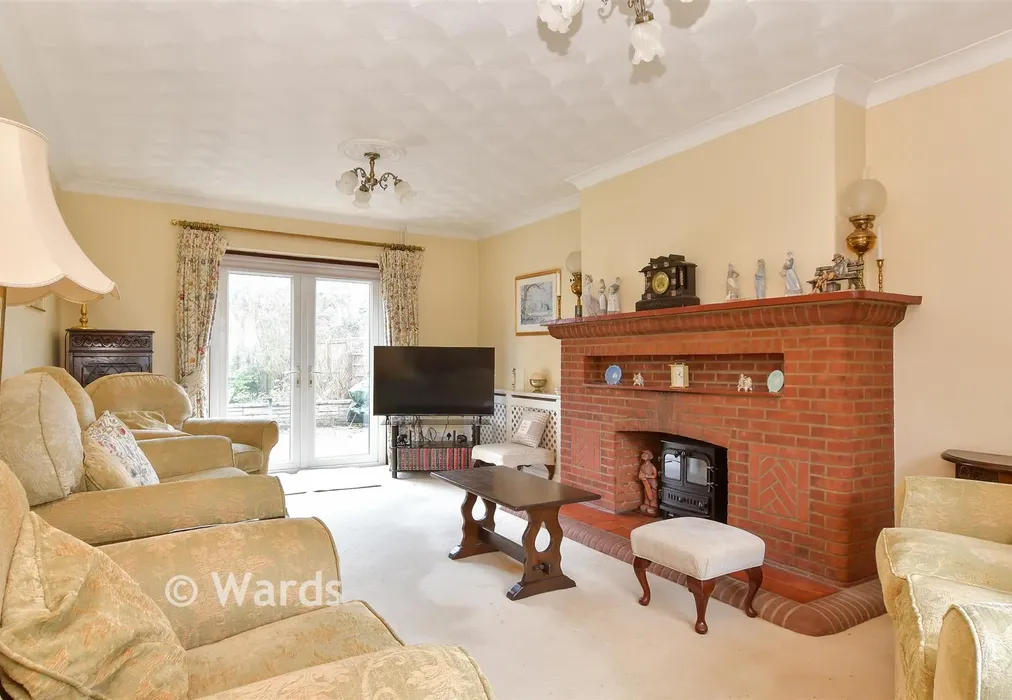 Lounge - Ashford Road, Faversham, Kent - Wards of Kent