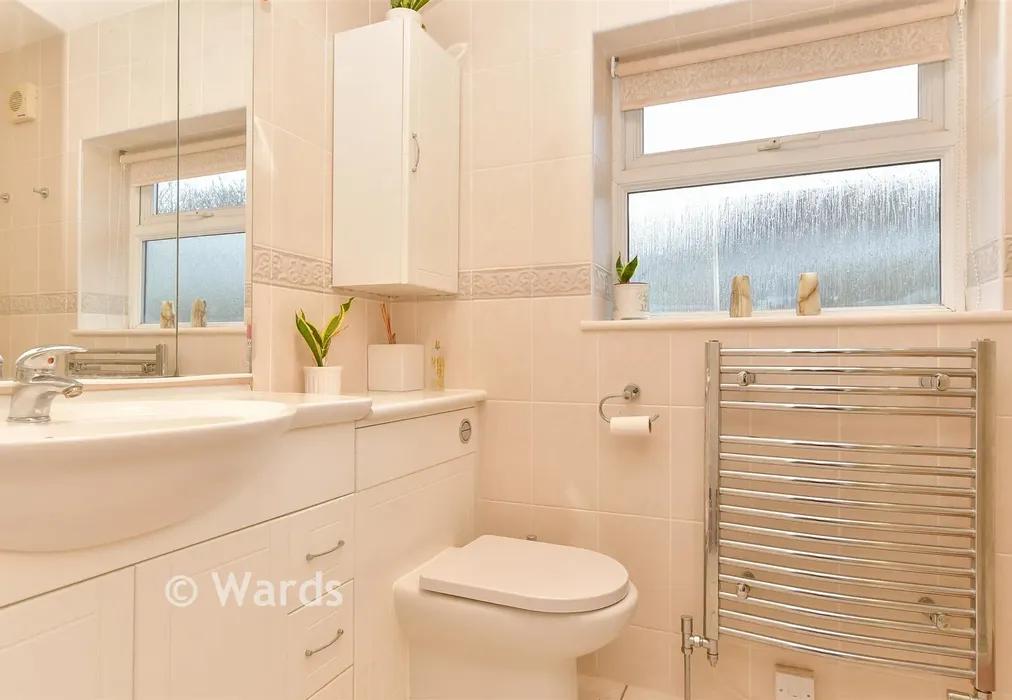 Shower Room - Ashford Road, Faversham, Kent - Wards of Kent