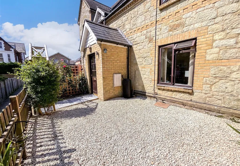 Front - Leed Street, Sandown, Isle of Wight - Wards of Kent