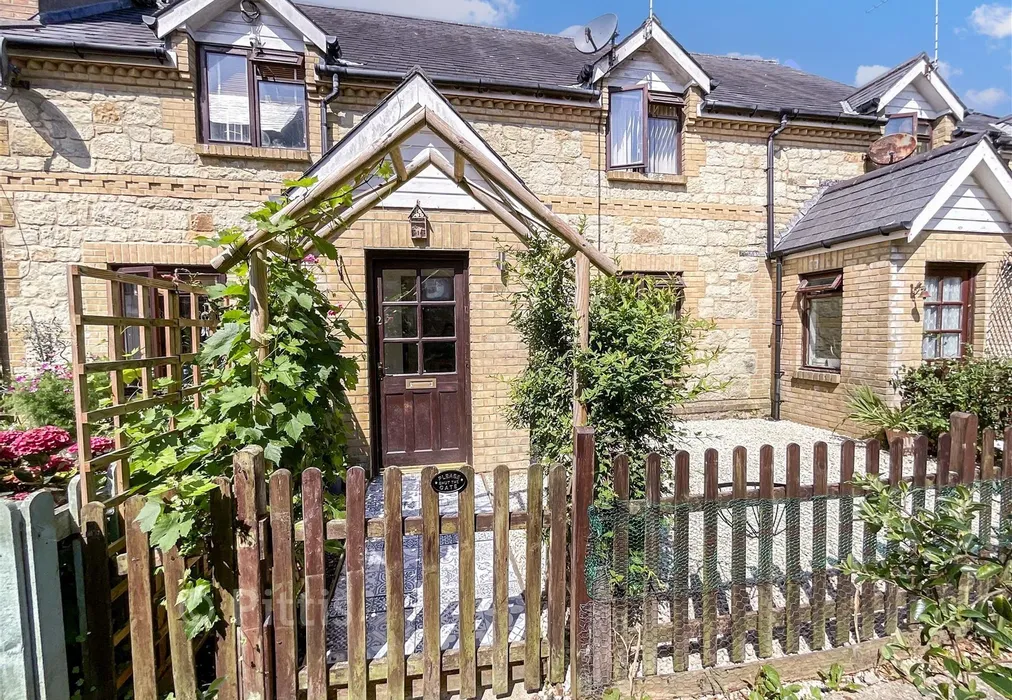 Front - Leed Street, Sandown, Isle of Wight - Wards of Kent