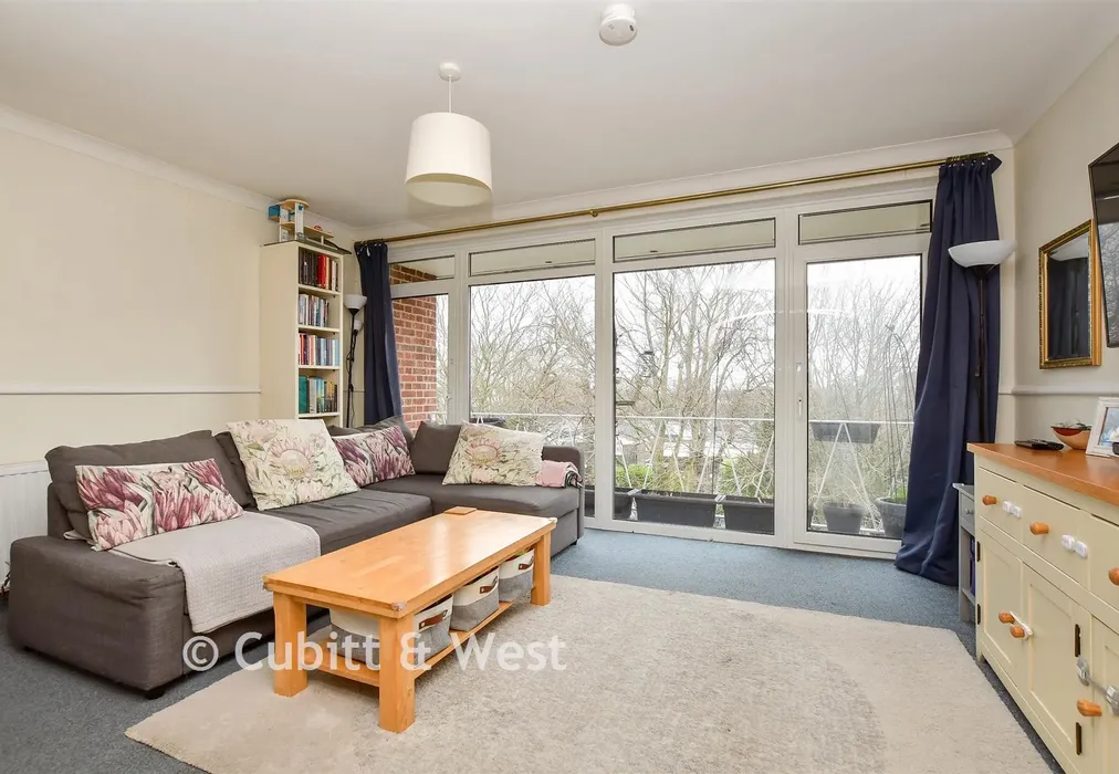 Lounge - Devonshire Avenue, Sutton, Surrey - Wards of Kent