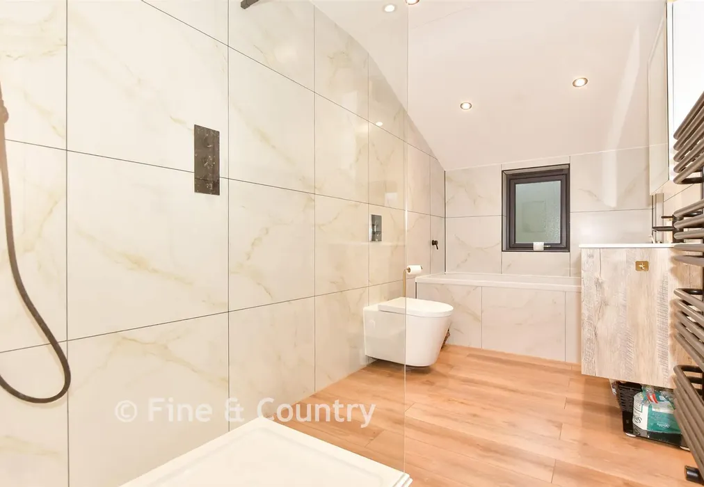 Annexe Bathroom - Holland Close, Broadstairs, Kent - Wards of Kent