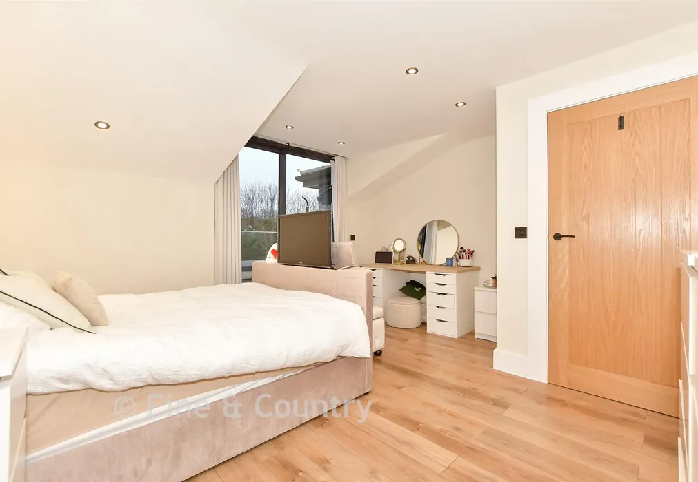 Annexe Bedroom 1 - Holland Close, Broadstairs, Kent - Wards of Kent