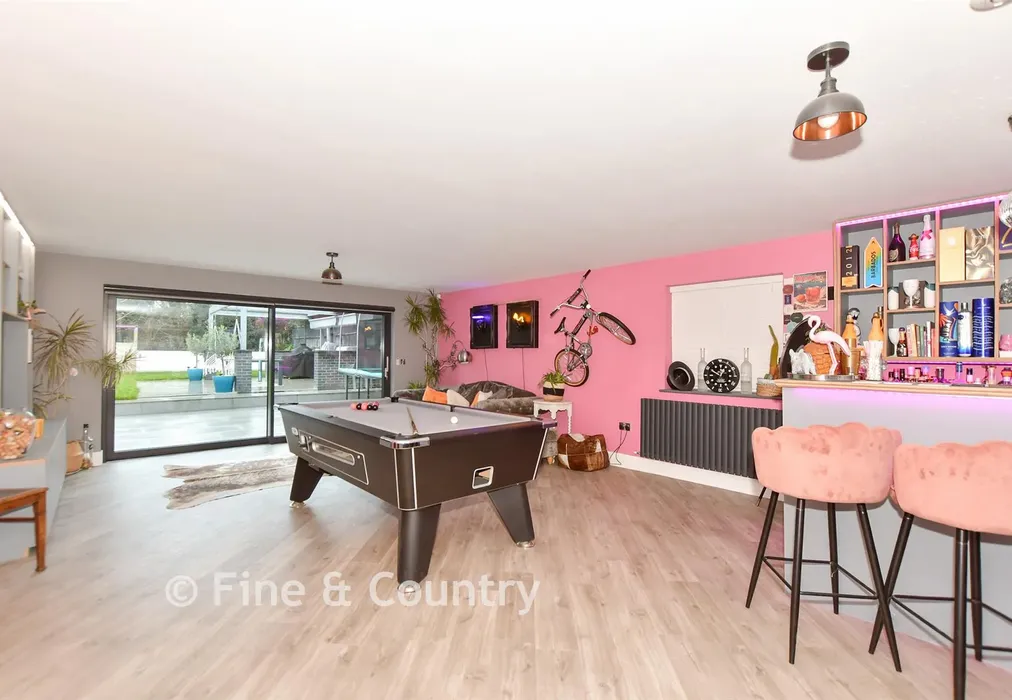 Bar/ Games Room - Holland Close, Broadstairs, Kent - Wards of Kent