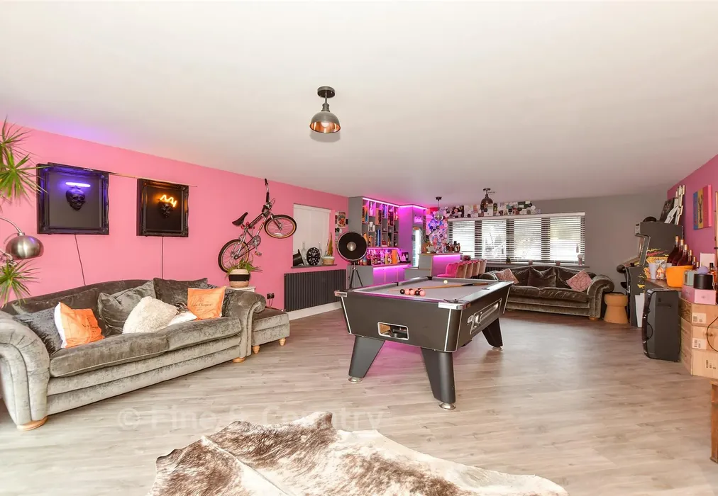 Bar/ Games Room - Holland Close, Broadstairs, Kent - Wards of Kent