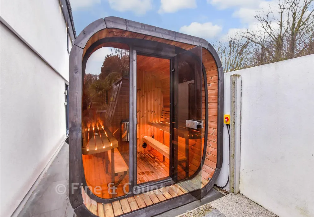 External Lifestyle Photograph - Holland Close, Broadstairs, Kent - Wards of Kent