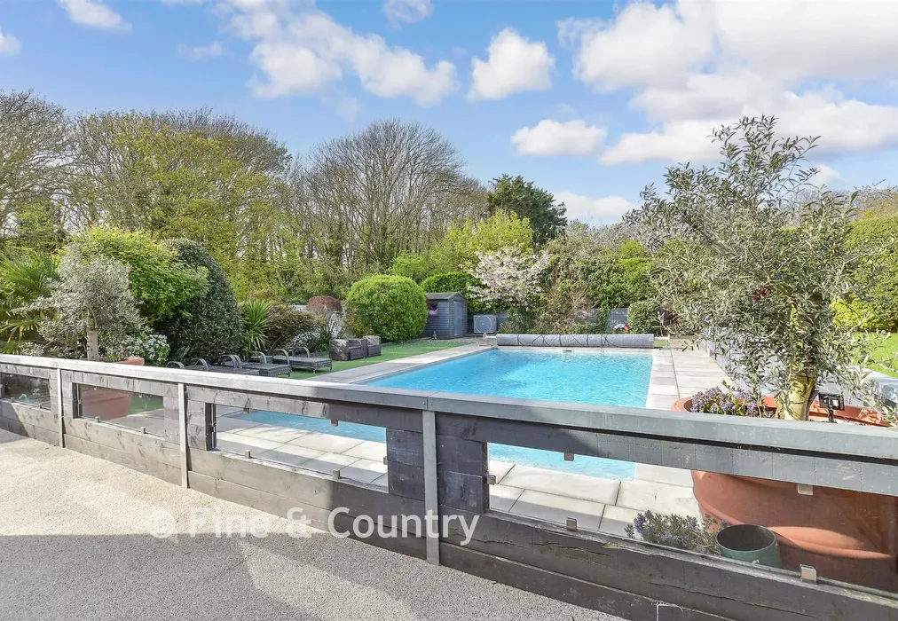 Swimming Pool - Holland Close, Broadstairs, Kent - Wards of Kent