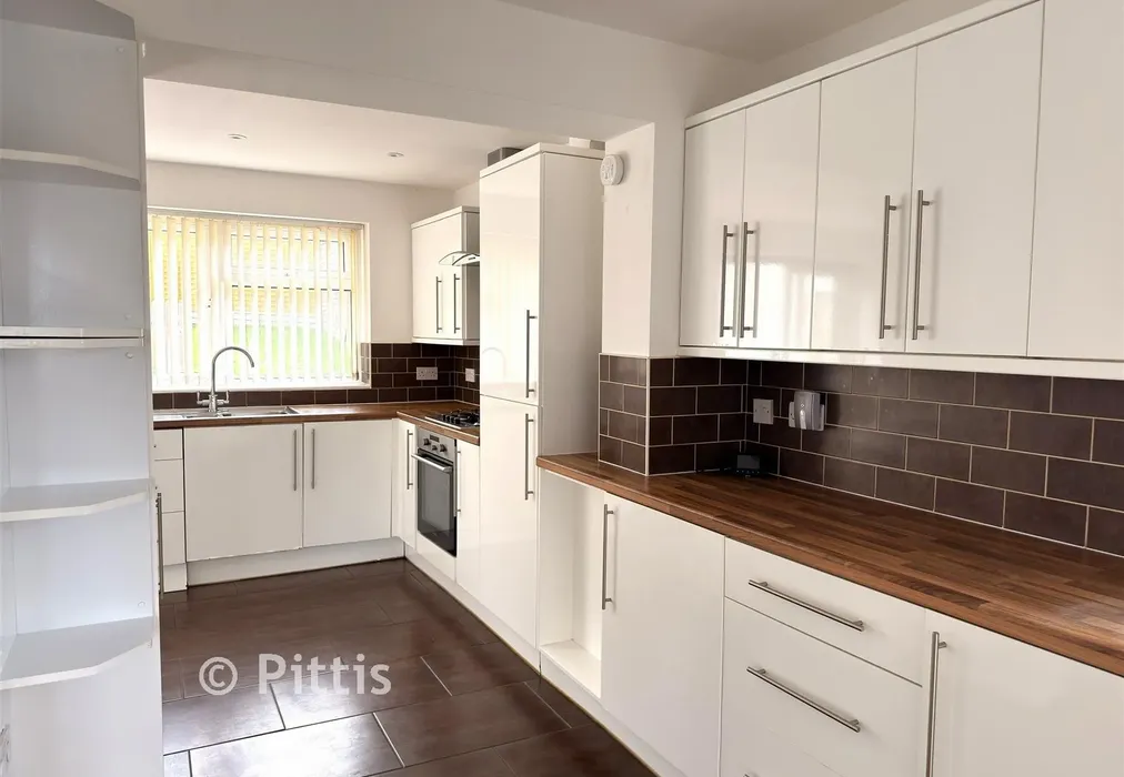Kitchen - Winston Avenue, Ryde, Isle of Wight - Wards of Kent