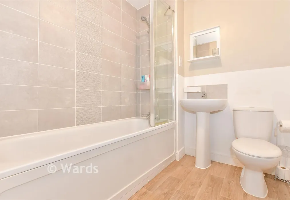 Bathroom - Reynolds Avenue, Langley Park, Maidstone, Kent - Wards of Kent