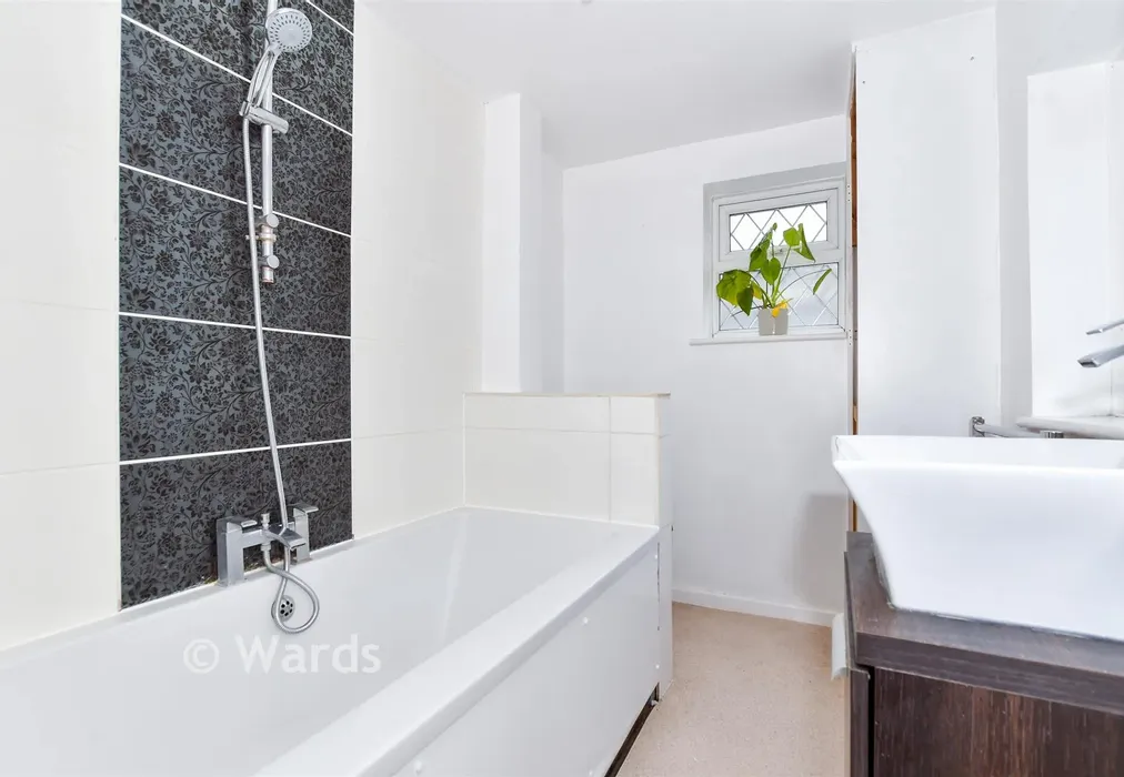 Bathroom - Bush Row, Aylesford, Kent - Wards of Kent