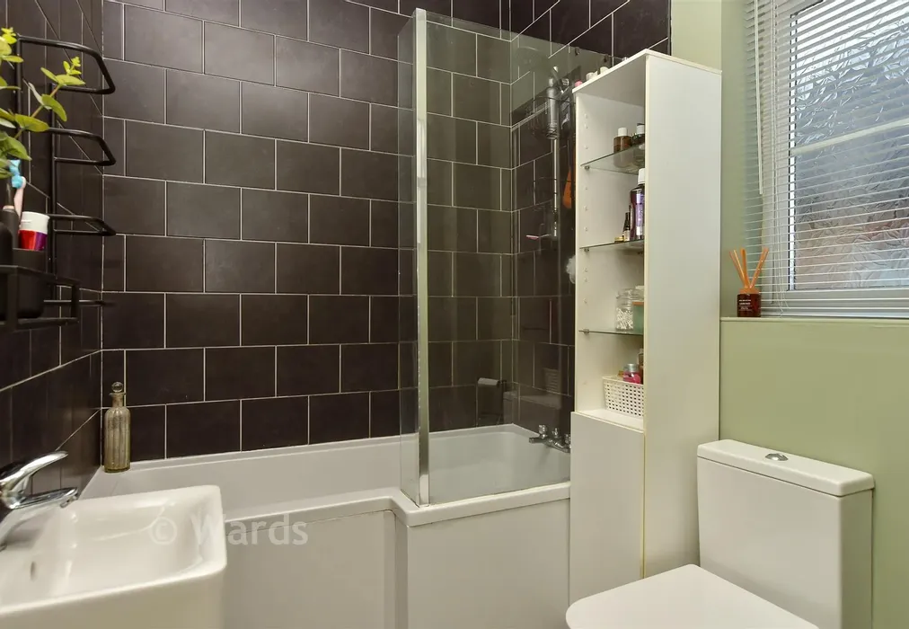 En-Suite - Argent Way, Sittingbourne, Kent - Wards of Kent