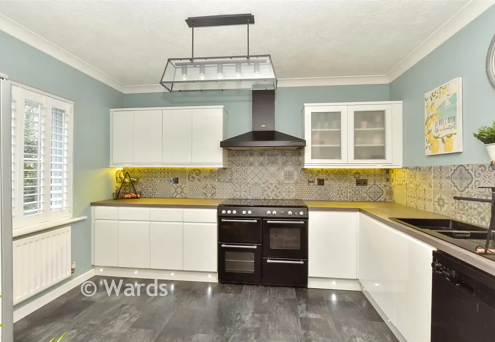 Kitchen - Argent Way, Sittingbourne, Kent - Wards of Kent