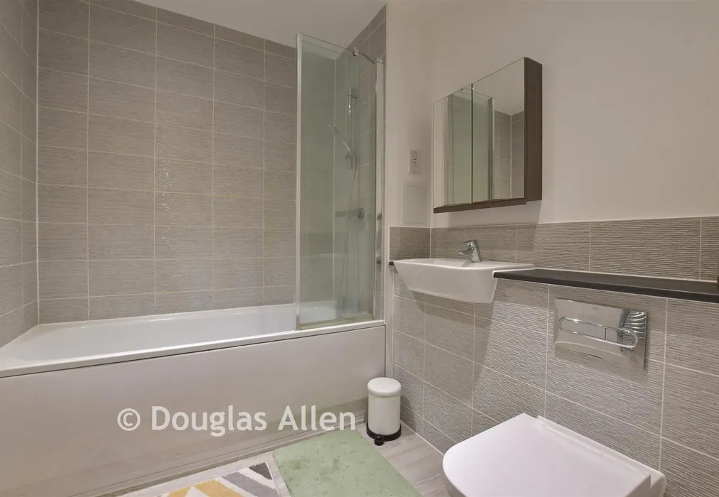Bathroom - Hoffmans Road, Walthamstow - Wards of Kent