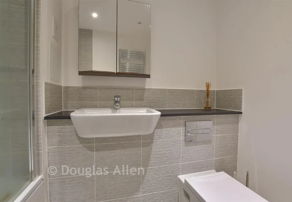 Bathroom - Hoffmans Road, Walthamstow - Wards of Kent