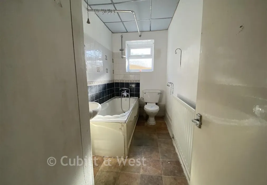 Bathroom - Godstone Road, Whyteleafe, Surrey - Wards of Kent