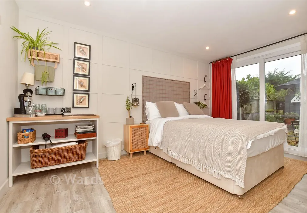 Guest Room 2 - Summerfield Avenue, Whitstable, Kent - Wards of Kent