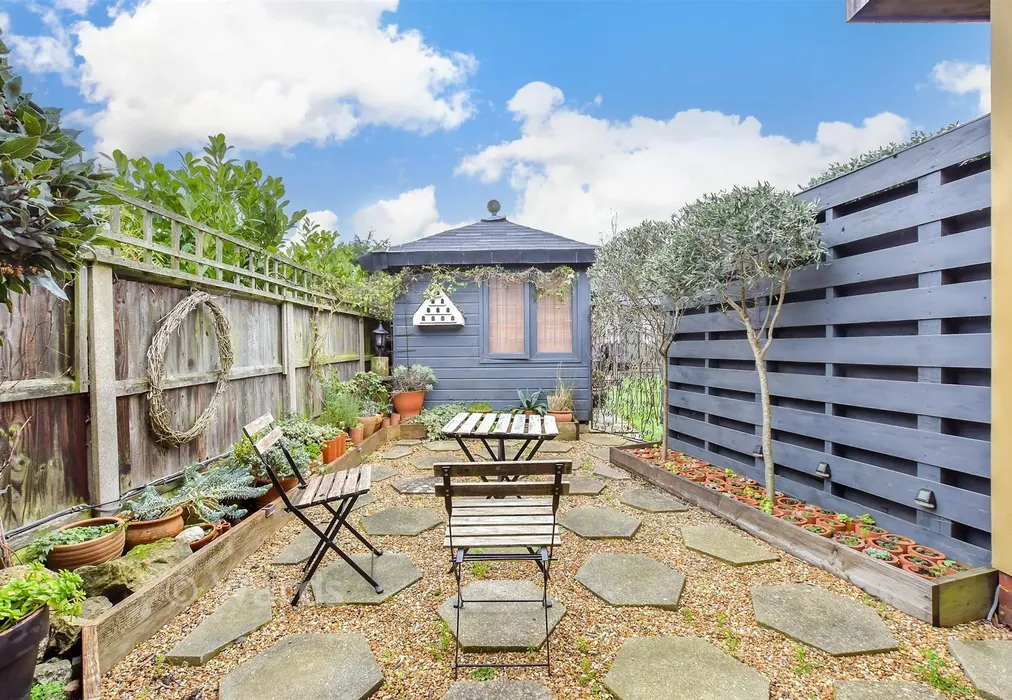 Side Garden - Summerfield Avenue, Whitstable, Kent - Wards of Kent