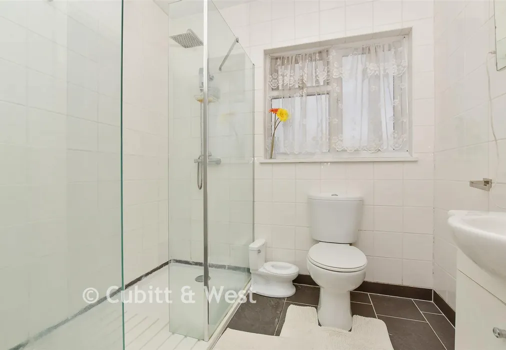 En-Suite Shower Room - Stafford Road, Wallington, Surrey - Wards of Kent