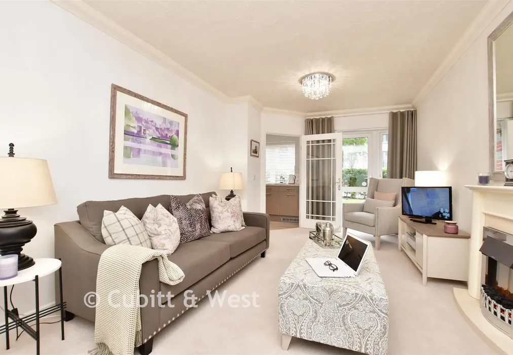 Lounge - Garland Road, East Grinstead, West Sussex - Wards of Kent