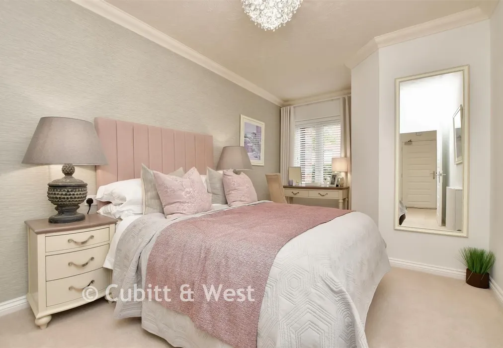 Bedroom - Garland Road, East Grinstead, West Sussex - Wards of Kent