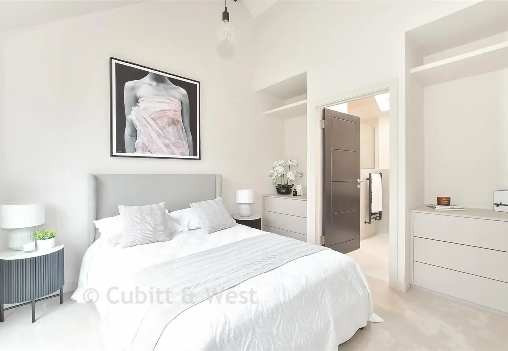 Bedroom 2 - Cantilever House, Vicarage Road, Crawley Down, West Sussex - Wards of Kent