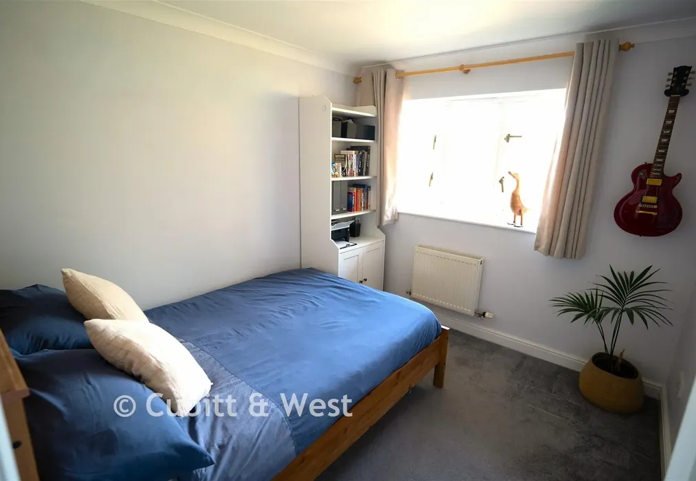 Bedroom 2 - Highacre, Dorking, Surrey - Wards of Kent
