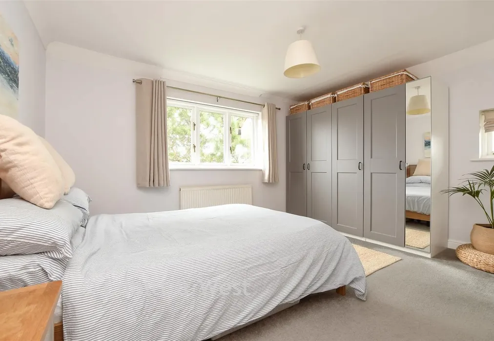 Bedroom 1 - Highacre, Dorking, Surrey - Wards of Kent