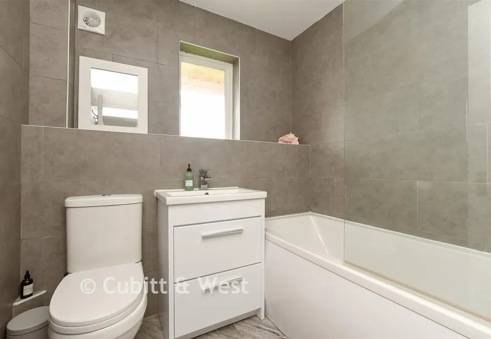Family Bathroom - Highacre, Dorking, Surrey - Wards of Kent