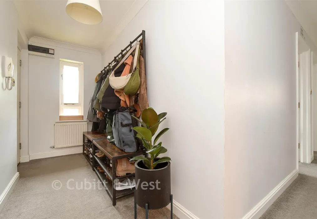Hallway - Highacre, Dorking, Surrey - Wards of Kent