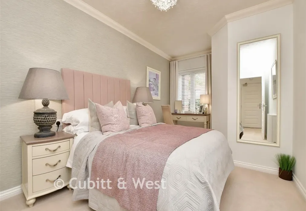 Bedroom - Garland Road, East Grinstead, West Sussex - Wards of Kent