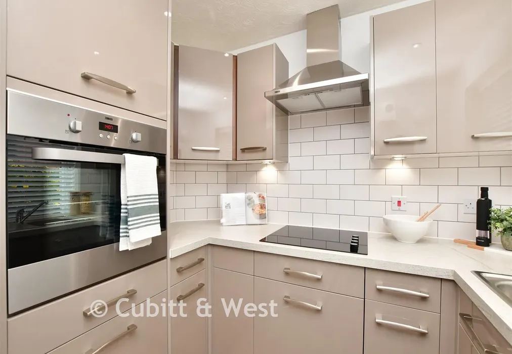 Kitchen - Garland Road, East Grinstead, West Sussex - Wards of Kent