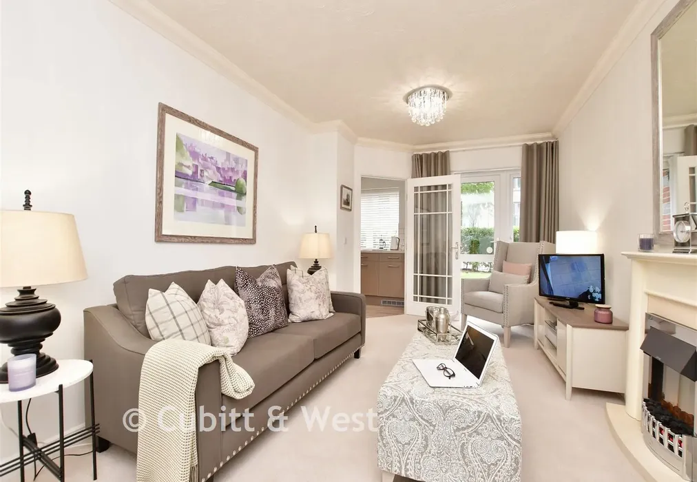 Lounge - Garland Road, East Grinstead, West Sussex - Wards of Kent