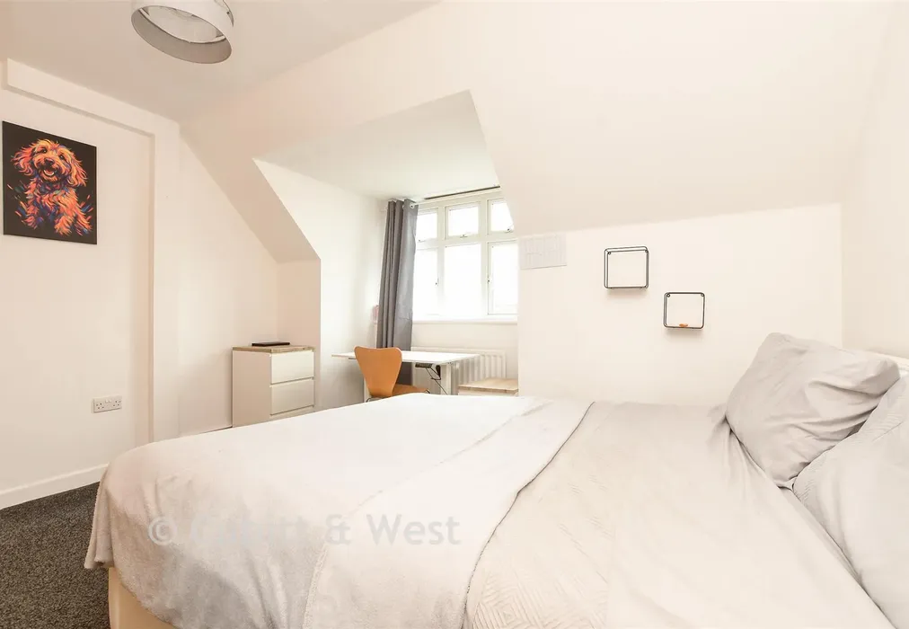 Bedroom 1 - Lumley Road, Horley, Surrey - Wards of Kent