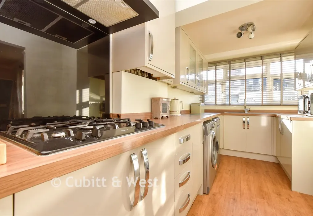 Kitchen - Headley Avenue, Wallington, Surrey - Wards of Kent