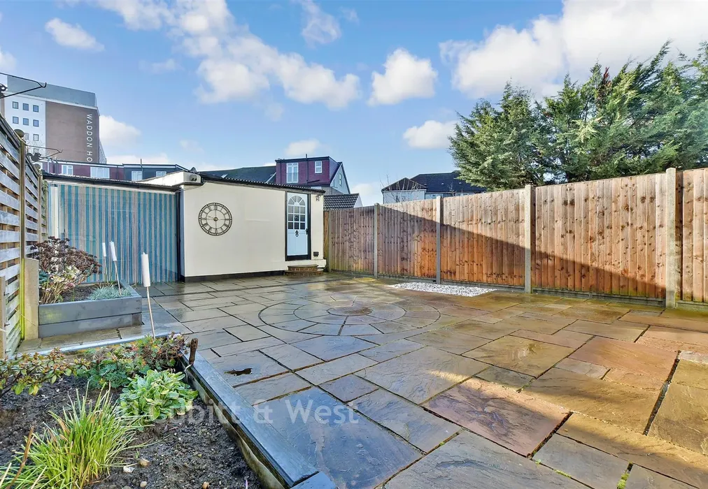 Rear Garden - Headley Avenue, Wallington, Surrey - Wards of Kent
