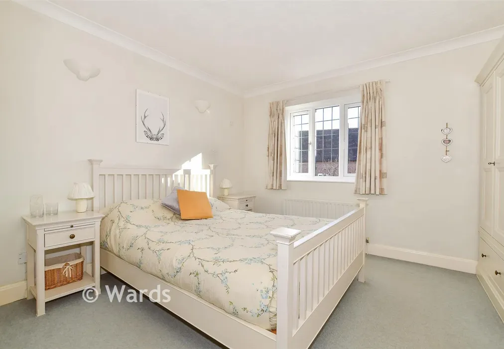 Bedroom 1 - Little Paddocks, Chestfield, Whitstable, Kent - Wards of Kent