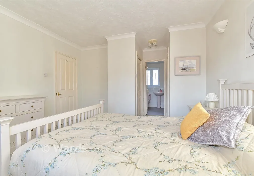 Bedroom 1 - Little Paddocks, Chestfield, Whitstable, Kent - Wards of Kent