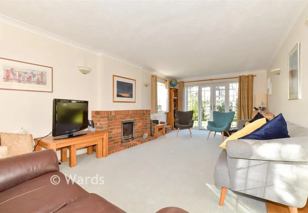 Lounge - Little Paddocks, Chestfield, Whitstable, Kent - Wards of Kent