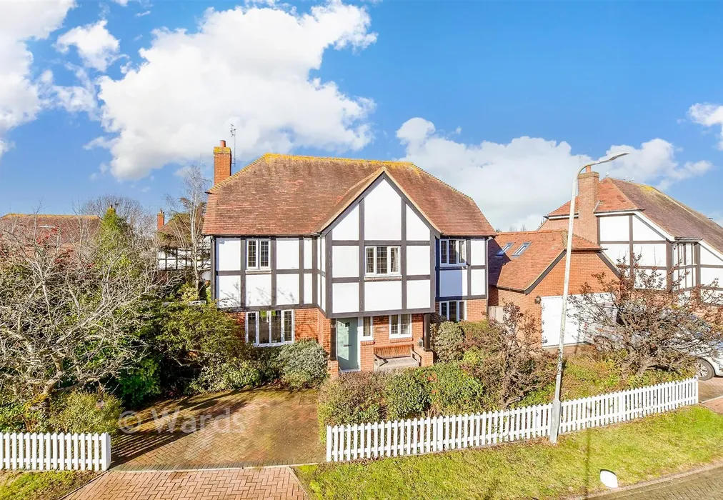 Web - Little Paddocks, Chestfield, Whitstable, Kent - Wards of Kent