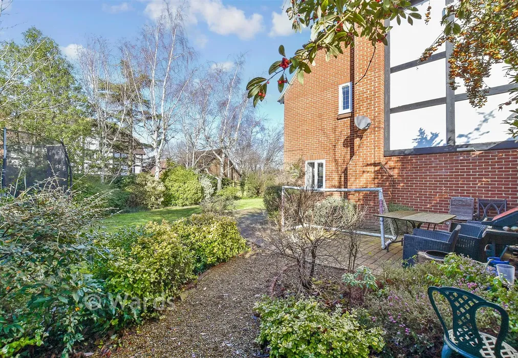 Side Garden - Little Paddocks, Chestfield, Whitstable, Kent - Wards of Kent