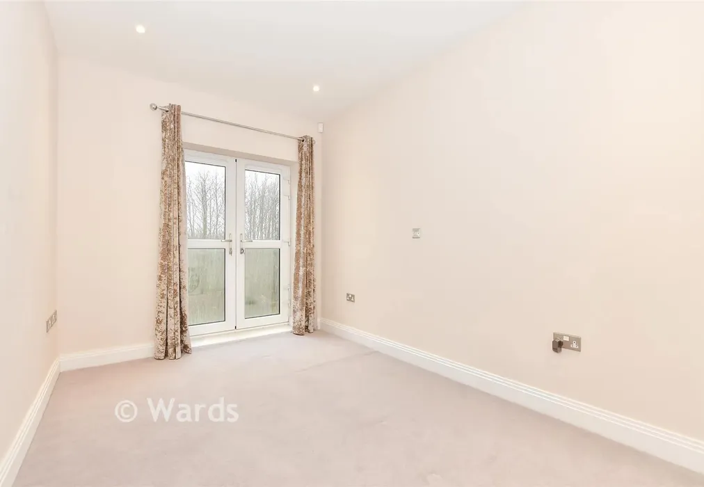 Bedroom 2 - Alexander Grove, Kings Hill, West Malling, Kent - Wards of Kent