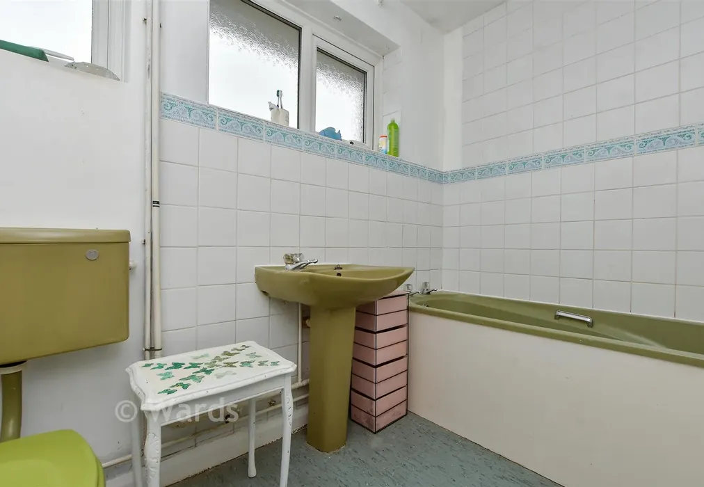 Bathroom - Dorset Close, Whitstable, Kent - Wards of Kent