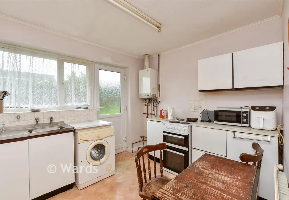 Kitchen - Dorset Close, Whitstable, Kent - Wards of Kent