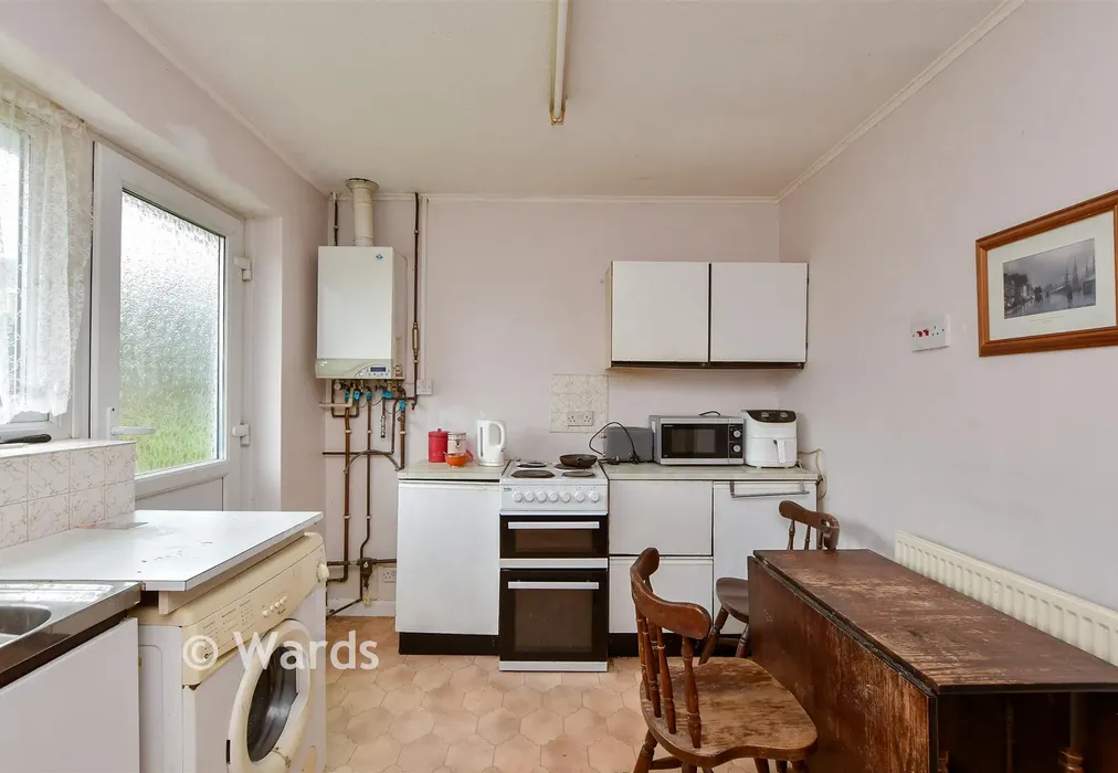 Kitchen - Dorset Close, Whitstable, Kent - Wards of Kent