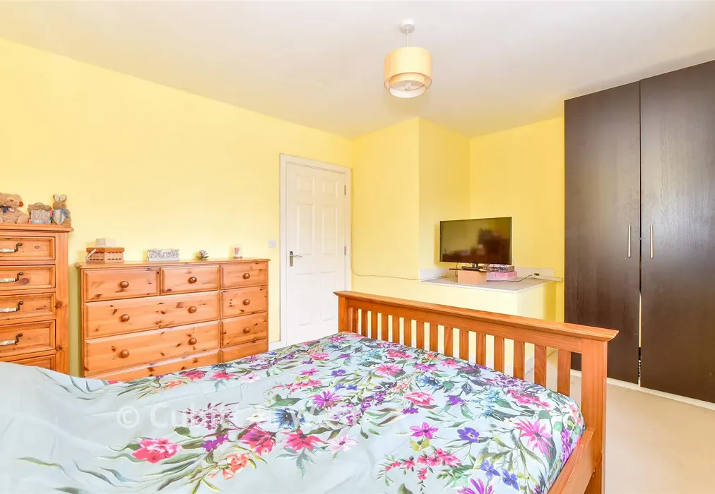 Bedroom 1 - Hazel Copse, Hambrook, Chichester, West Sussex - Wards of Kent