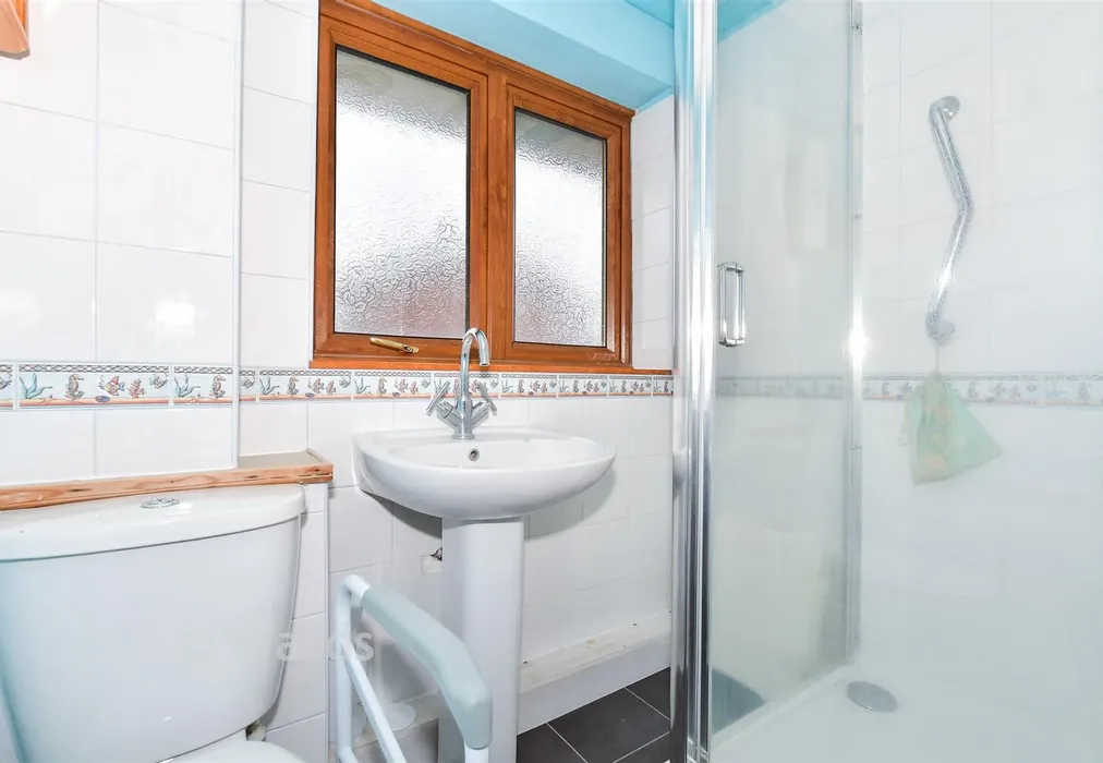 Shower Room - Heron Road, Larkfield, Aylesford, Kent - Wards of Kent